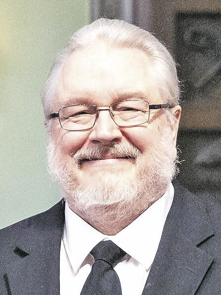 Ken Tuttle, longtime Redlands High School choir director